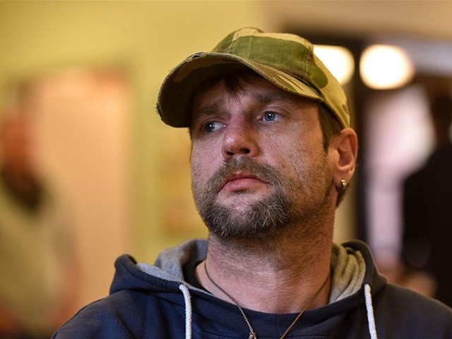 Mann mit Basecap