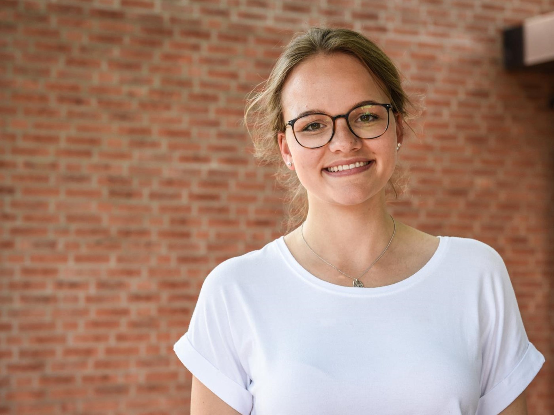 Eine junge Frau im Portrait