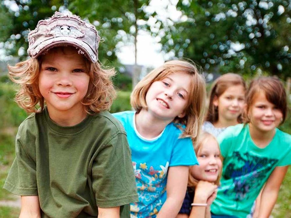 Fünf glückliche Kinder!